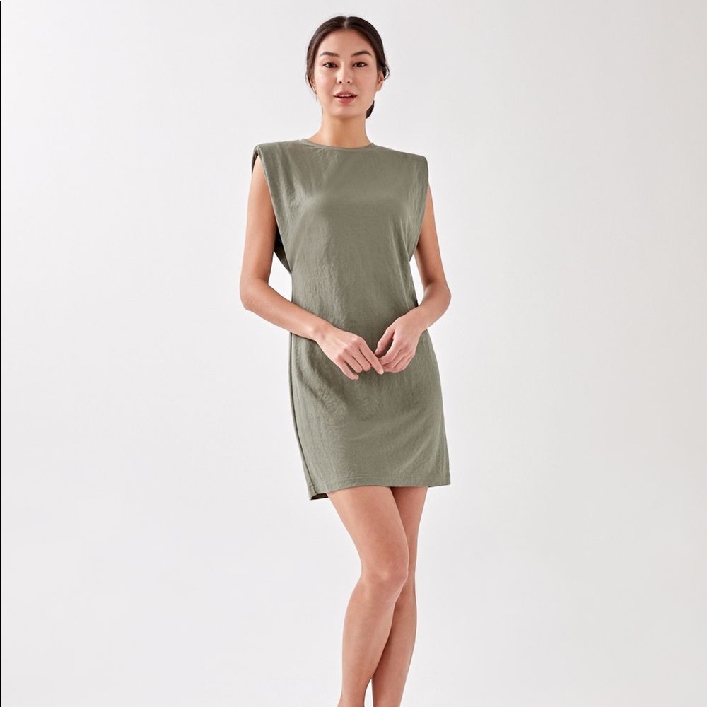 NWT Love Bonito • Violetta Shoulder Padded Shift Dress